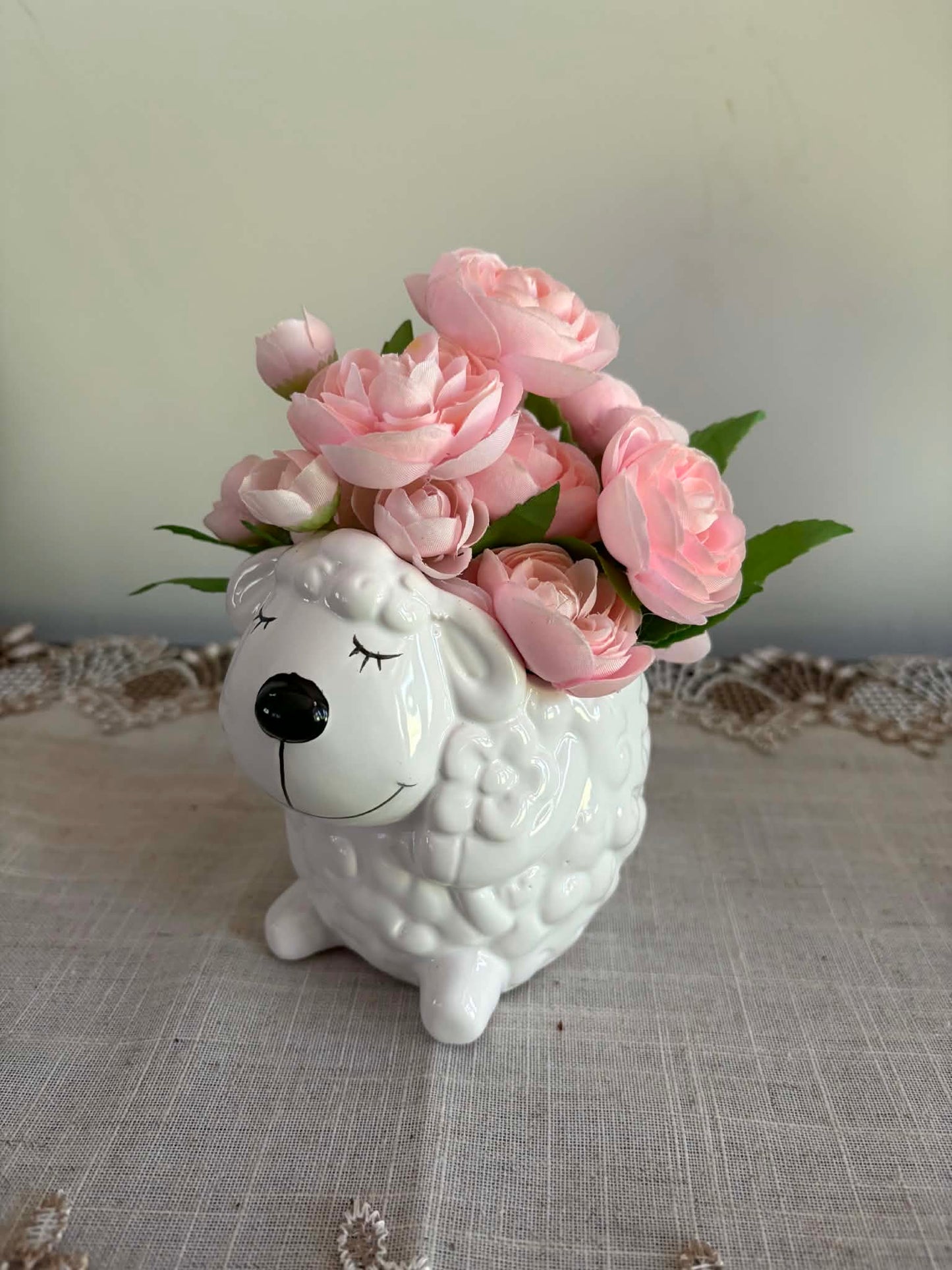 Lambie Mini - Arrangement 
5"W x 6"H x 5"D